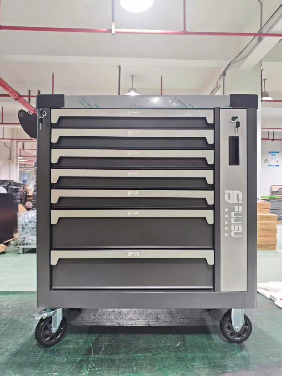 Mặt trước tủ đồ nghề Fujisu với các ngăn kéo, ổ khóa và bánh xe có phanh