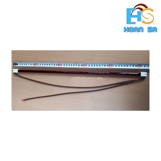 Bóng đèn sấy sơn hồng ngoại thay thế đặt cạnh thước đo chiều dài