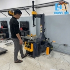 Máy ra vào lốp Bestech 325A cột tròn