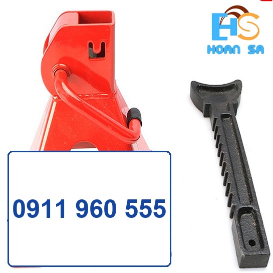 Mễ kê ô tô đặt dưới gầm xe con đang sửa tại gara